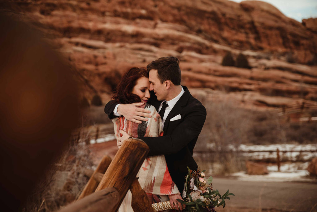 Wedding Professional Photographer in Denver, Colorado. Beautiful bride and groom in a professional photo session , Mountain view and a gougers hills